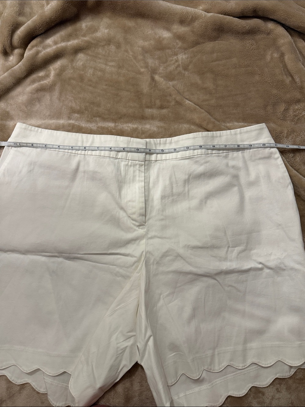 Talbots White Scallop-Hem Bermuda Shorts NWOT - Picture 4 of 10